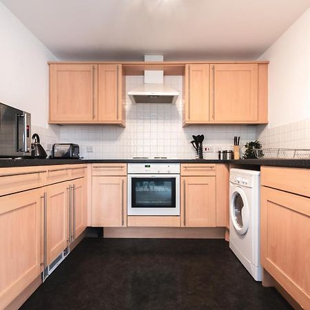 Best Price! Large Spacious 2 Bed Apartment - King Size Or Single Beds, Sofabeds, Smart Tvs, Free Parking Саутгемптон Экстерьер фото