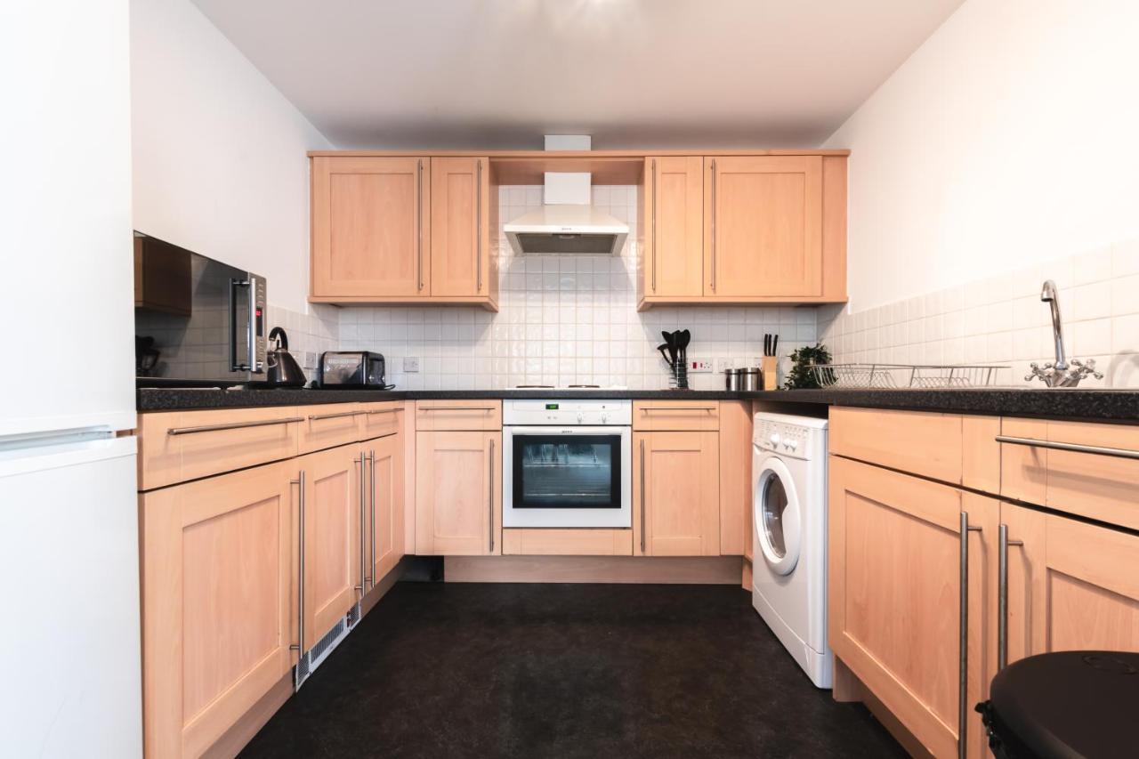 Best Price! Large Spacious 2 Bed Apartment - King Size Or Single Beds, Sofabeds, Smart Tvs, Free Parking Саутгемптон Экстерьер фото