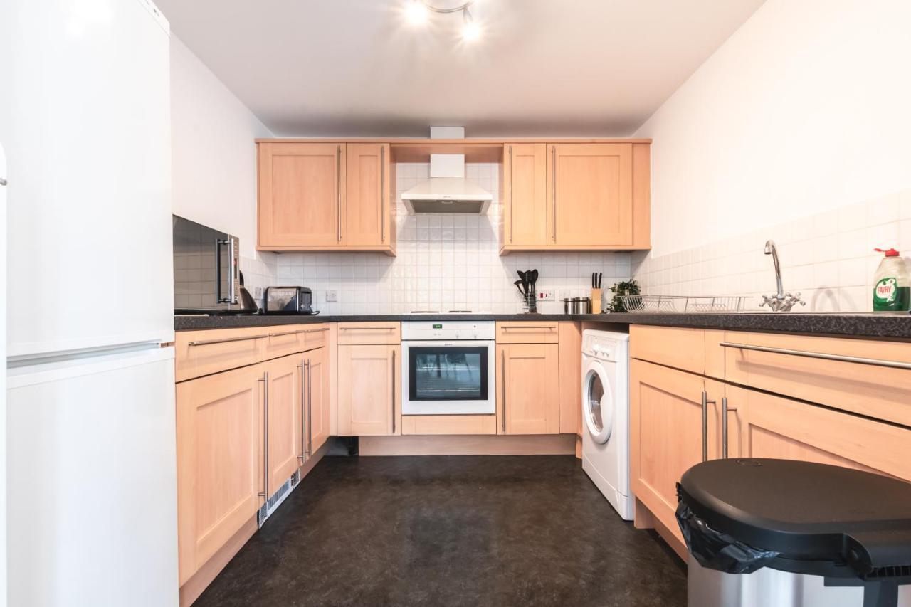 Best Price! Large Spacious 2 Bed Apartment - King Size Or Single Beds, Sofabeds, Smart Tvs, Free Parking Саутгемптон Экстерьер фото
