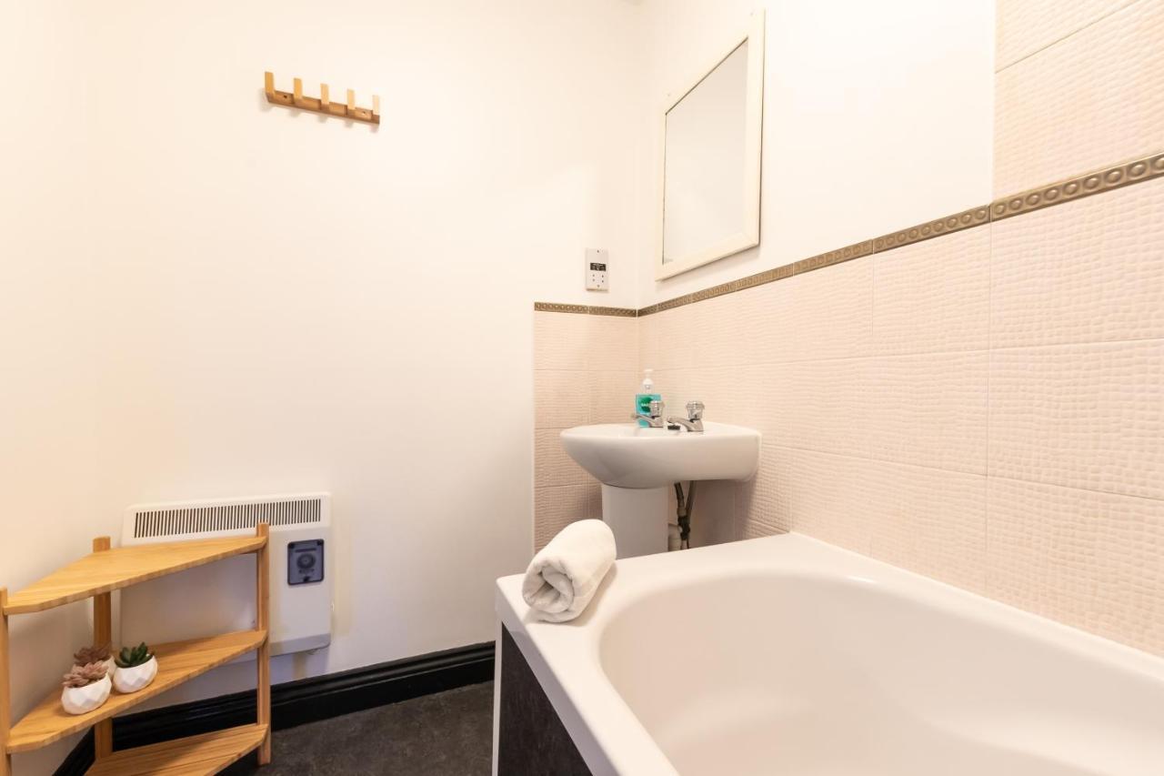 Best Price! Large Spacious 2 Bed Apartment - King Size Or Single Beds, Sofabeds, Smart Tvs, Free Parking Саутгемптон Экстерьер фото