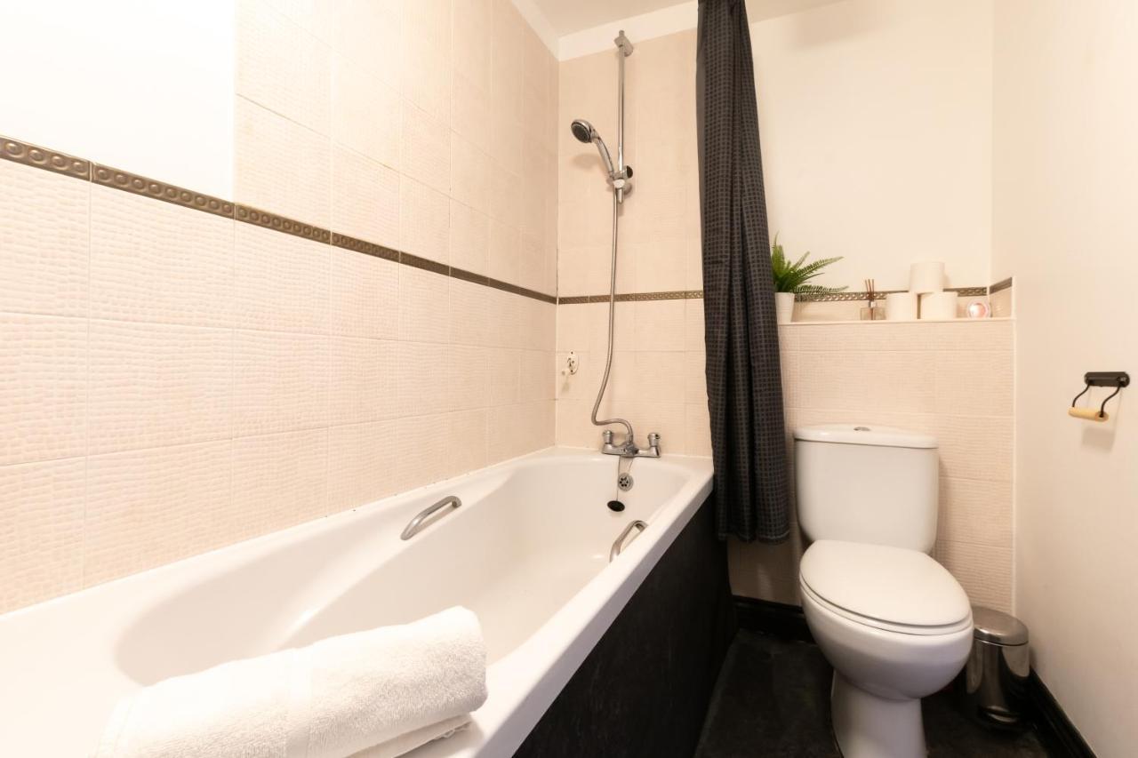 Best Price! Large Spacious 2 Bed Apartment - King Size Or Single Beds, Sofabeds, Smart Tvs, Free Parking Саутгемптон Экстерьер фото
