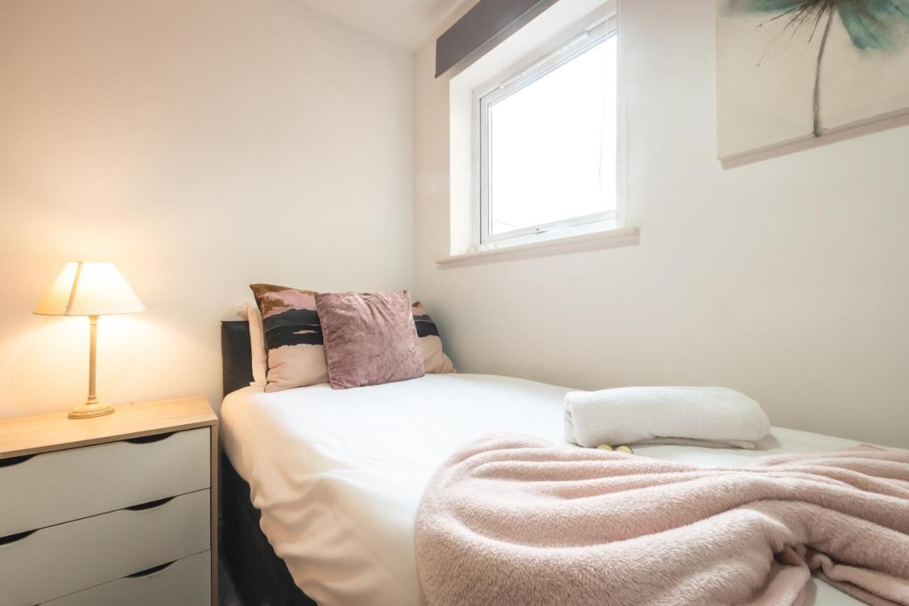 Best Price! Large Spacious 2 Bed Apartment - King Size Or Single Beds, Sofabeds, Smart Tvs, Free Parking Саутгемптон Экстерьер фото