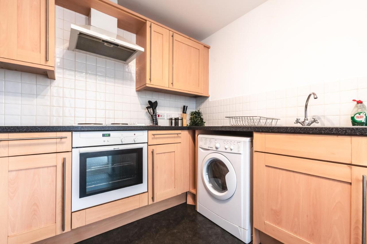 Best Price! Large Spacious 2 Bed Apartment - King Size Or Single Beds, Sofabeds, Smart Tvs, Free Parking Саутгемптон Экстерьер фото